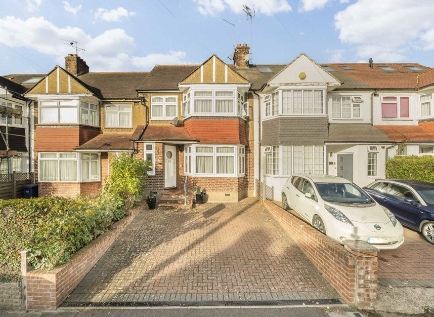 House Cardrew Avenue in Greater London