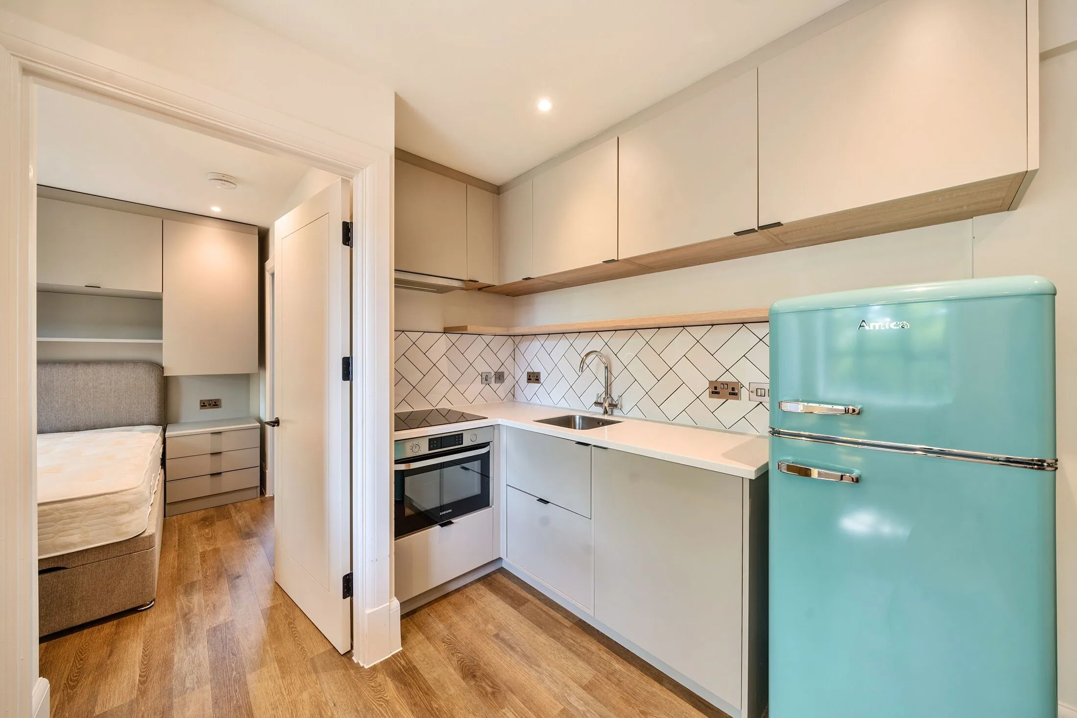 Flat Shakespeare Road in Greater London