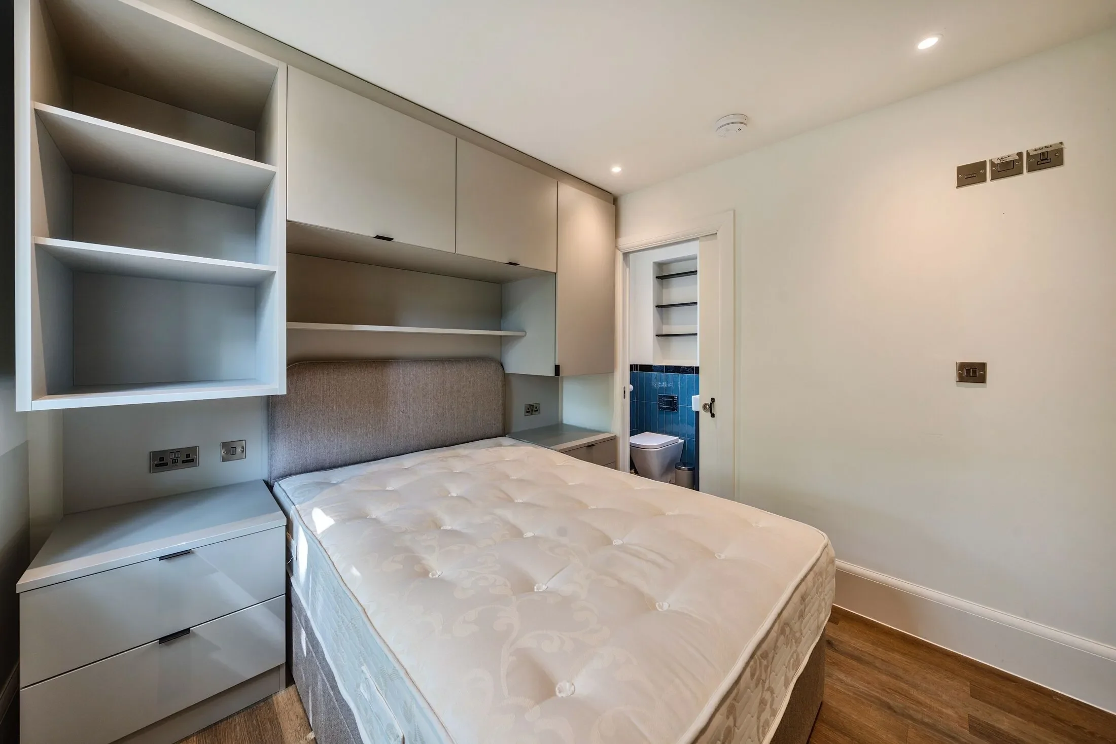 Flat Shakespeare Road in Greater London