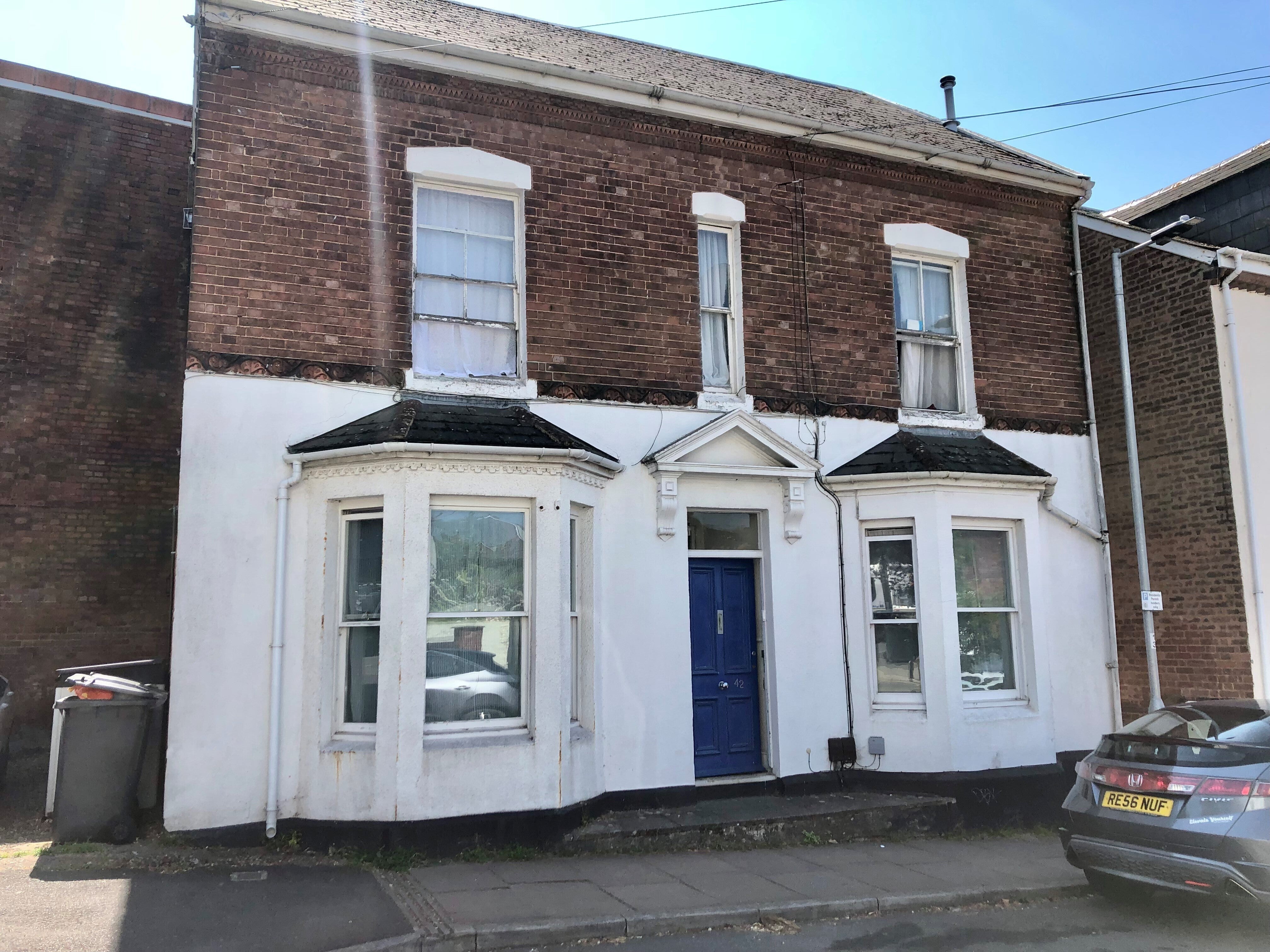Flat Clifton Road in Exeter