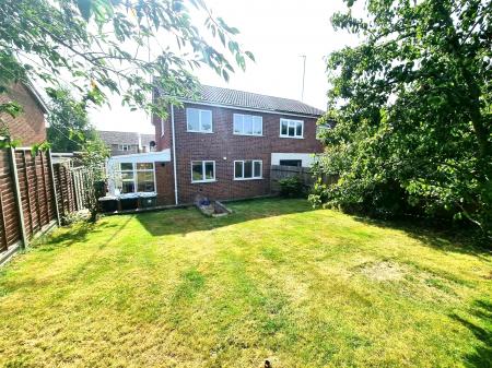 House Worcester Drive in Harborough
