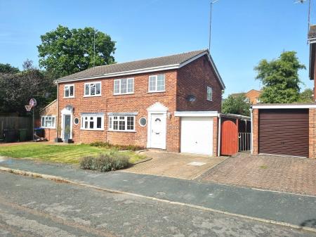 House Worcester Drive in Harborough