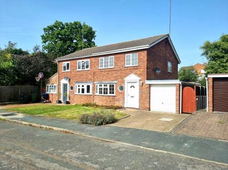 House Worcester Drive in Harborough