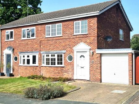 House Worcester Drive in Harborough