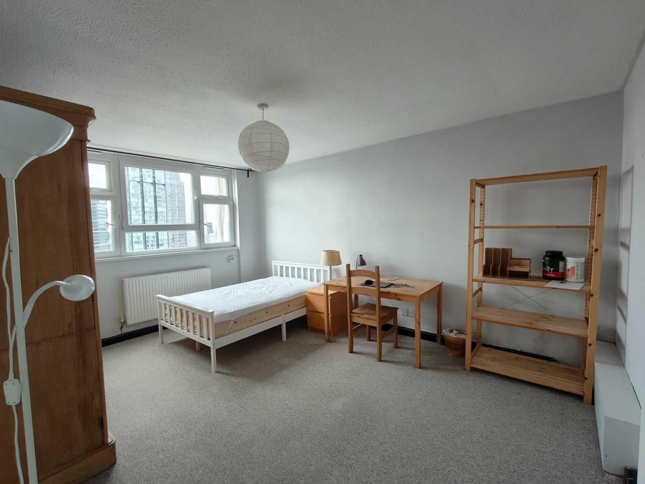 Room Hall Street in Greater London