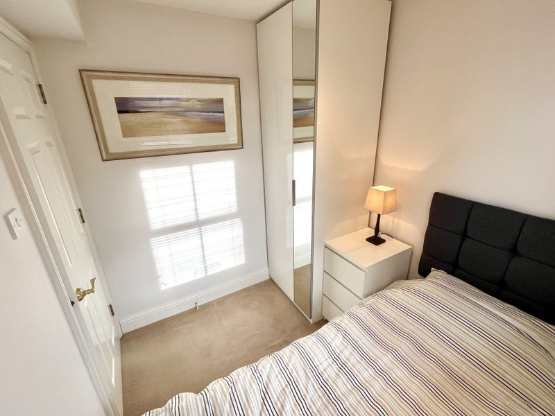 Room Carver Close in Greater London