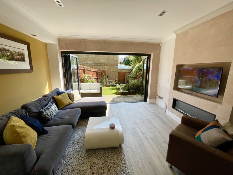 Room Carver Close in Greater London