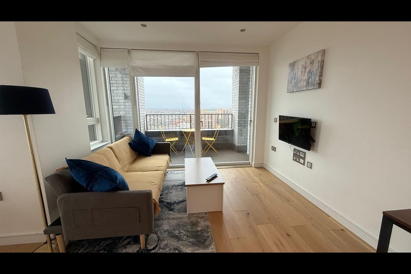 Room Grant Road in Greater London