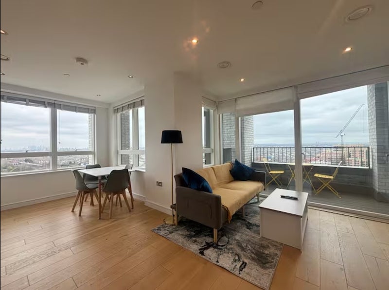 Room Grant Road in Greater London