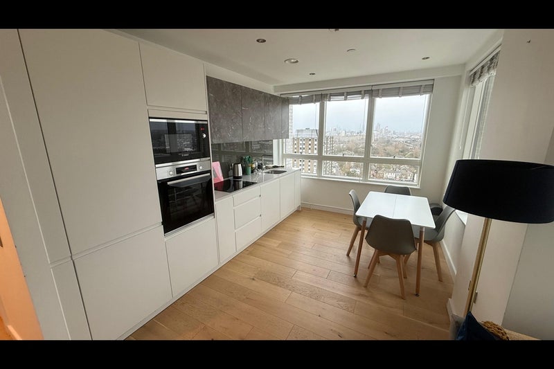 Room Grant Road in Greater London