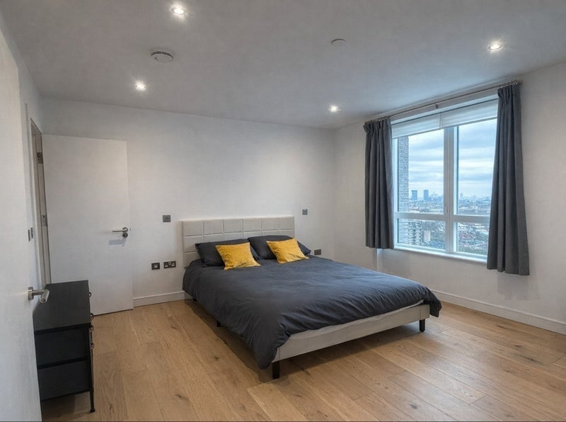 Room Grant Road in Greater London