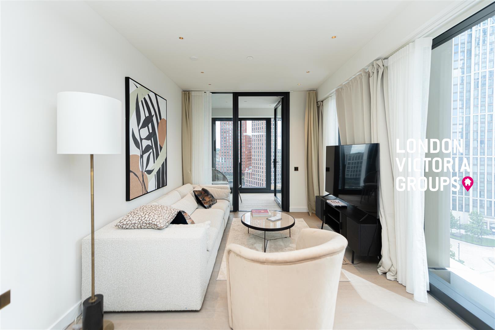 Flat Nine Elms Lane in Greater London