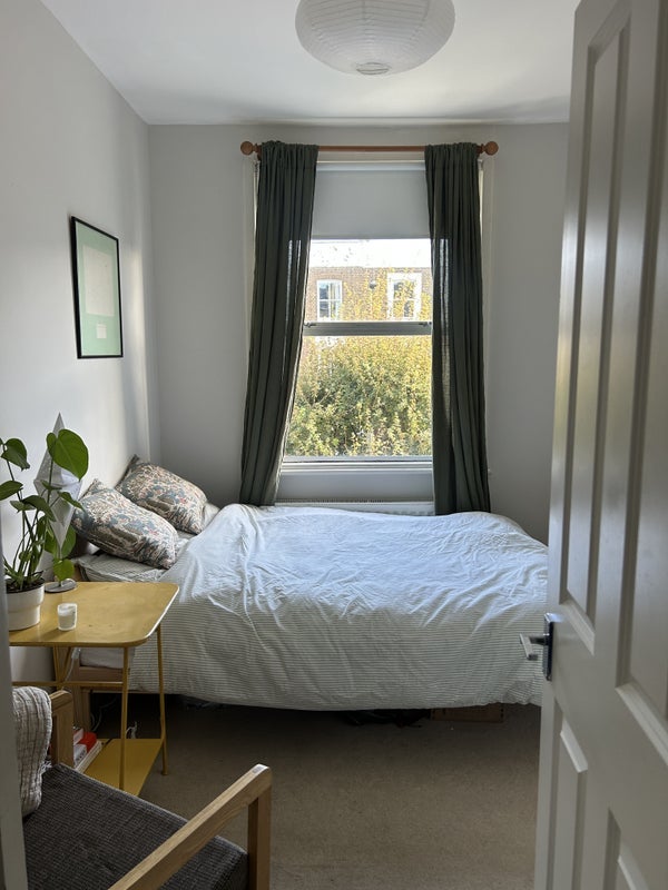 Room Coningham Road in Greater London
