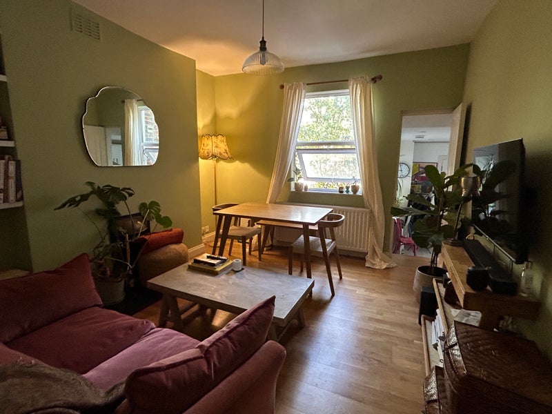 Room Coningham Road in Greater London