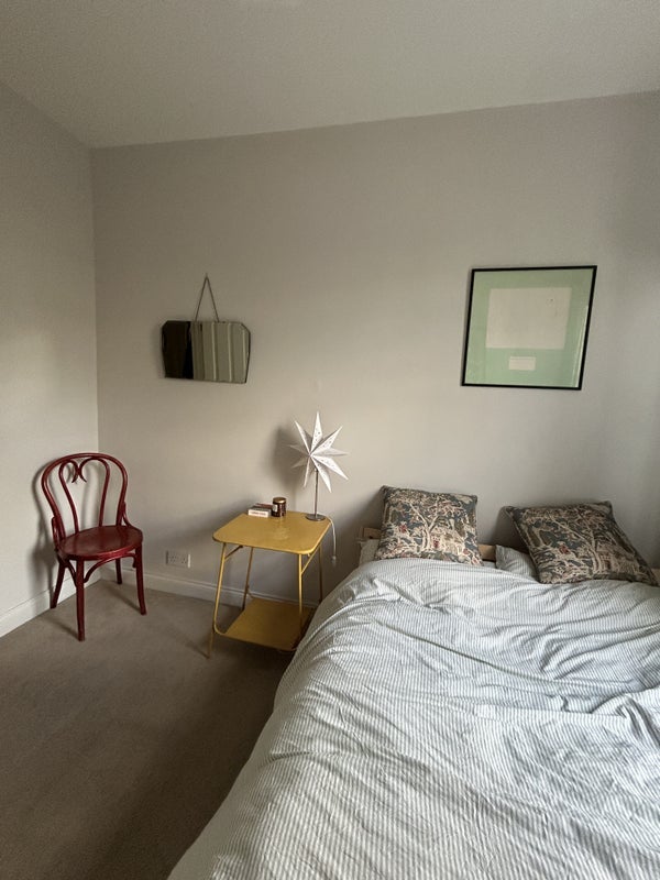 Room Coningham Road in Greater London