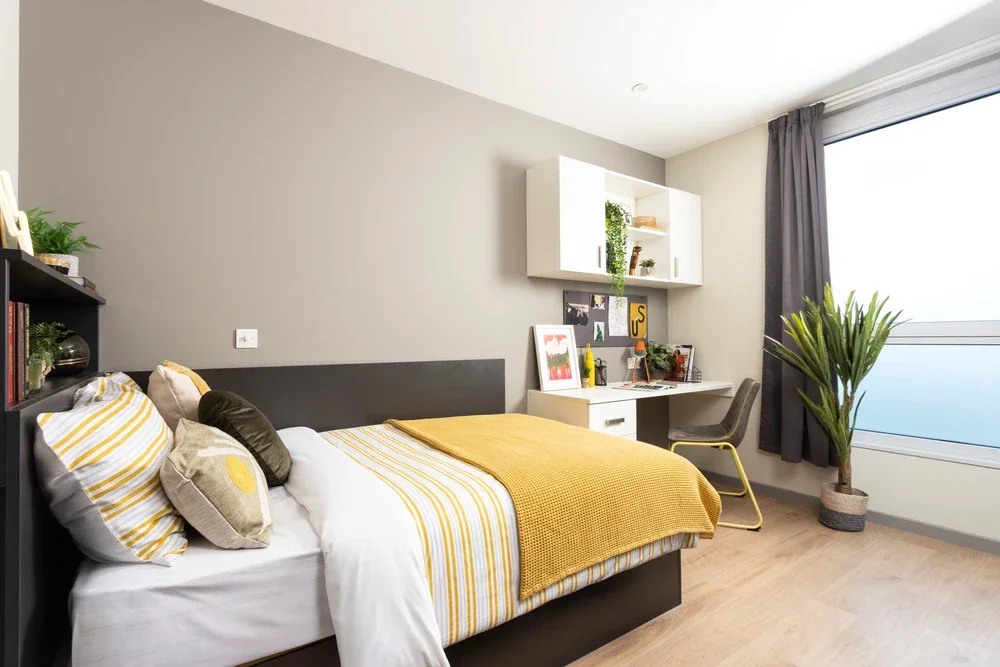 Room First Way in Greater London