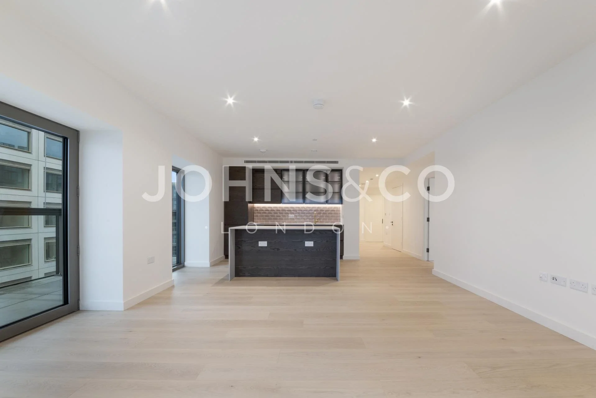 Flat Riverside Walk in Greater London