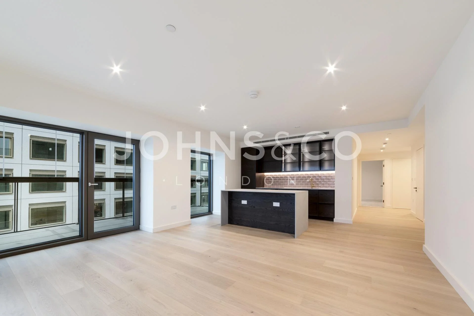 Flat Riverside Walk in Greater London