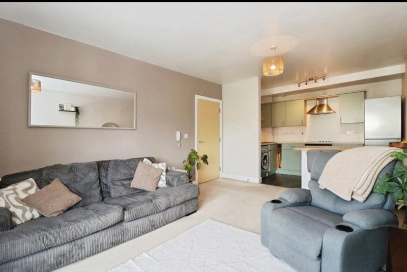 Flat Hollybrook Park in Bristol