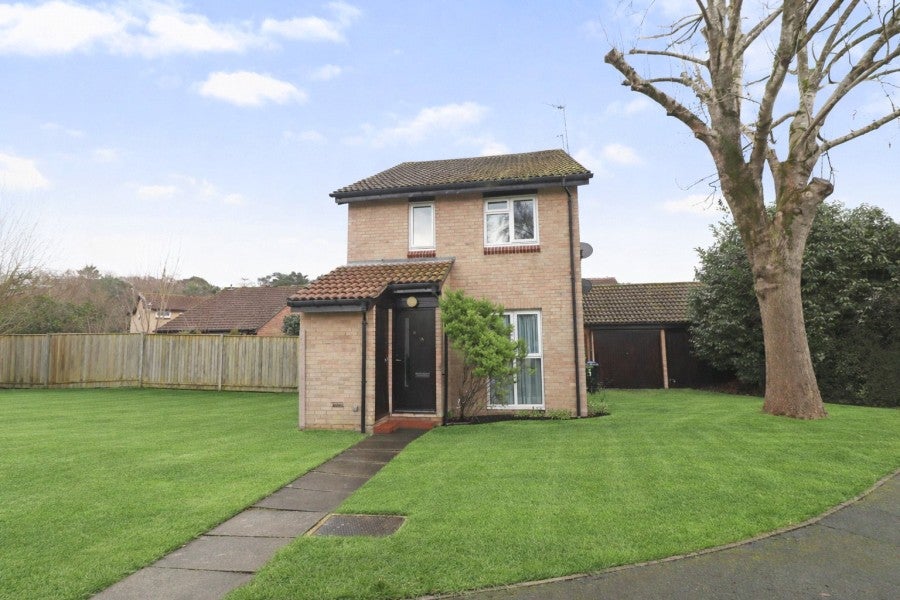 Flat Tresillian Way in Woking