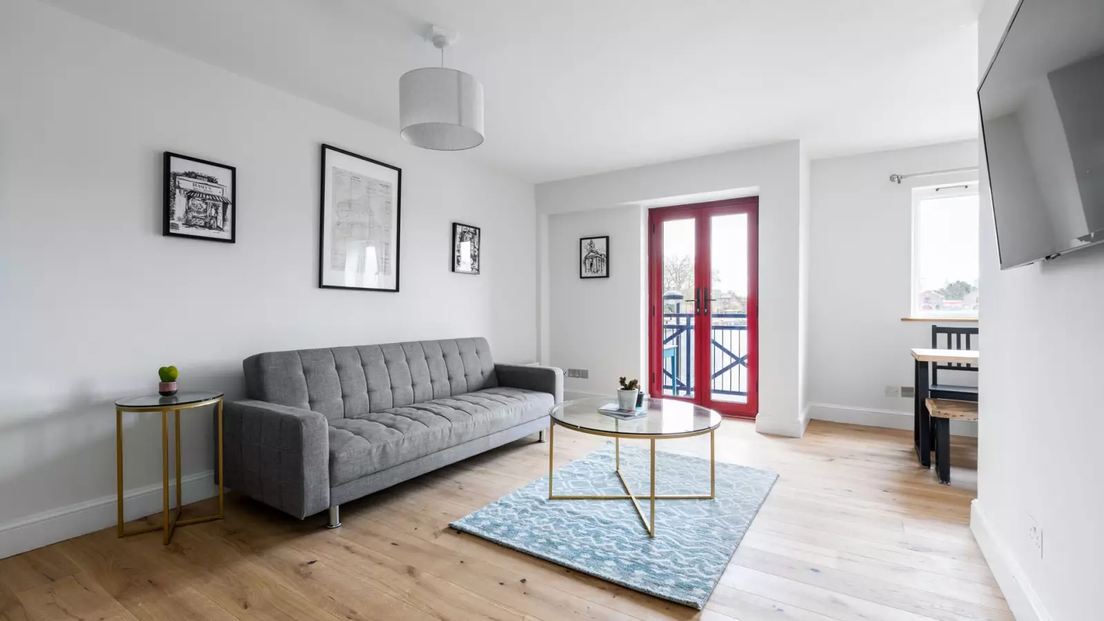 Flat Maynards Quay in Greater London