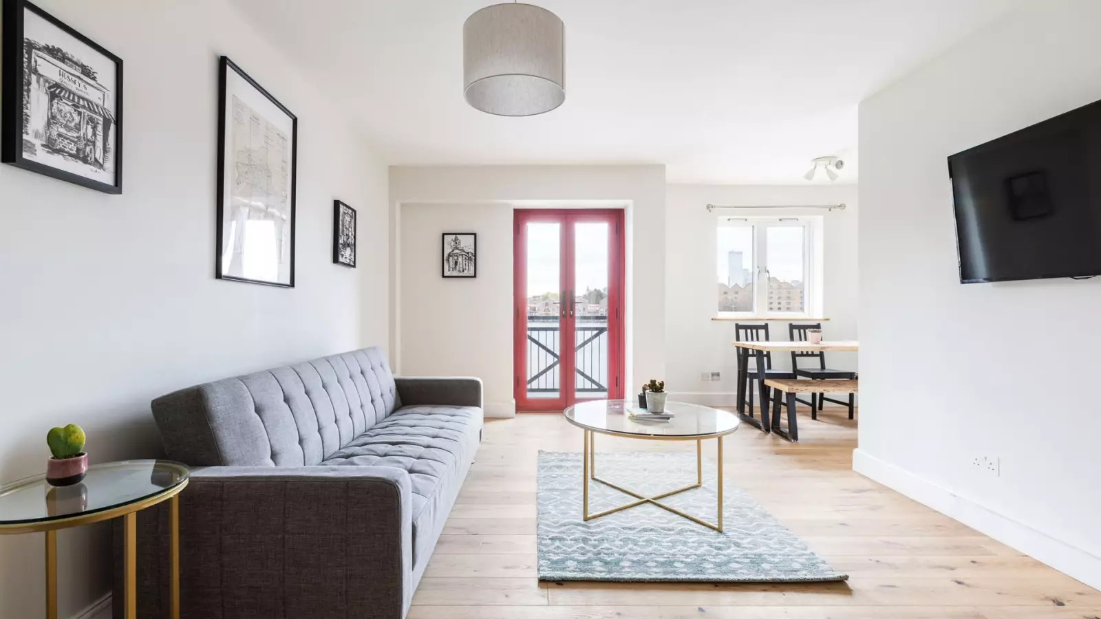 Flat Maynards Quay in Greater London