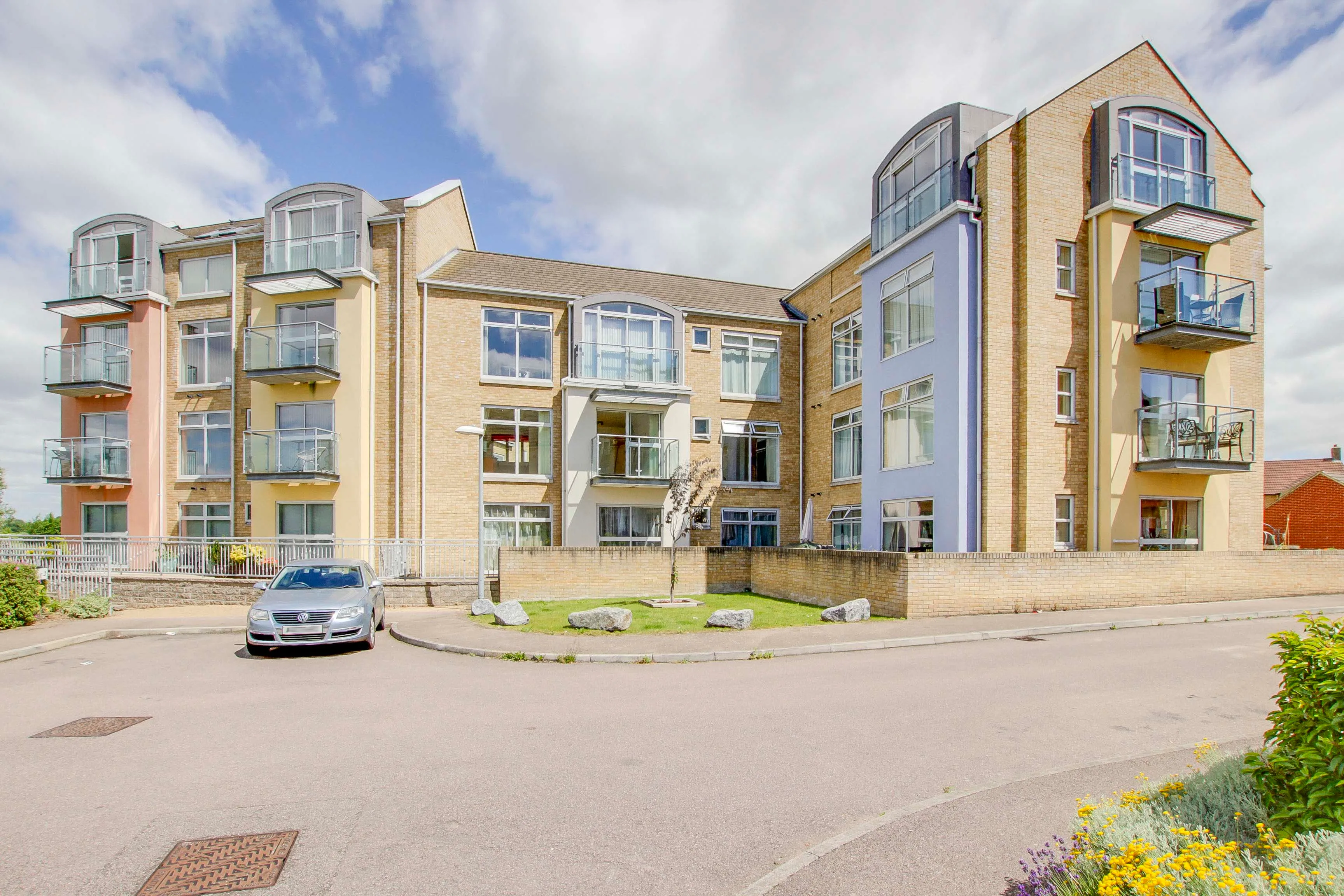 Flat Market Square in Huntingdonshire