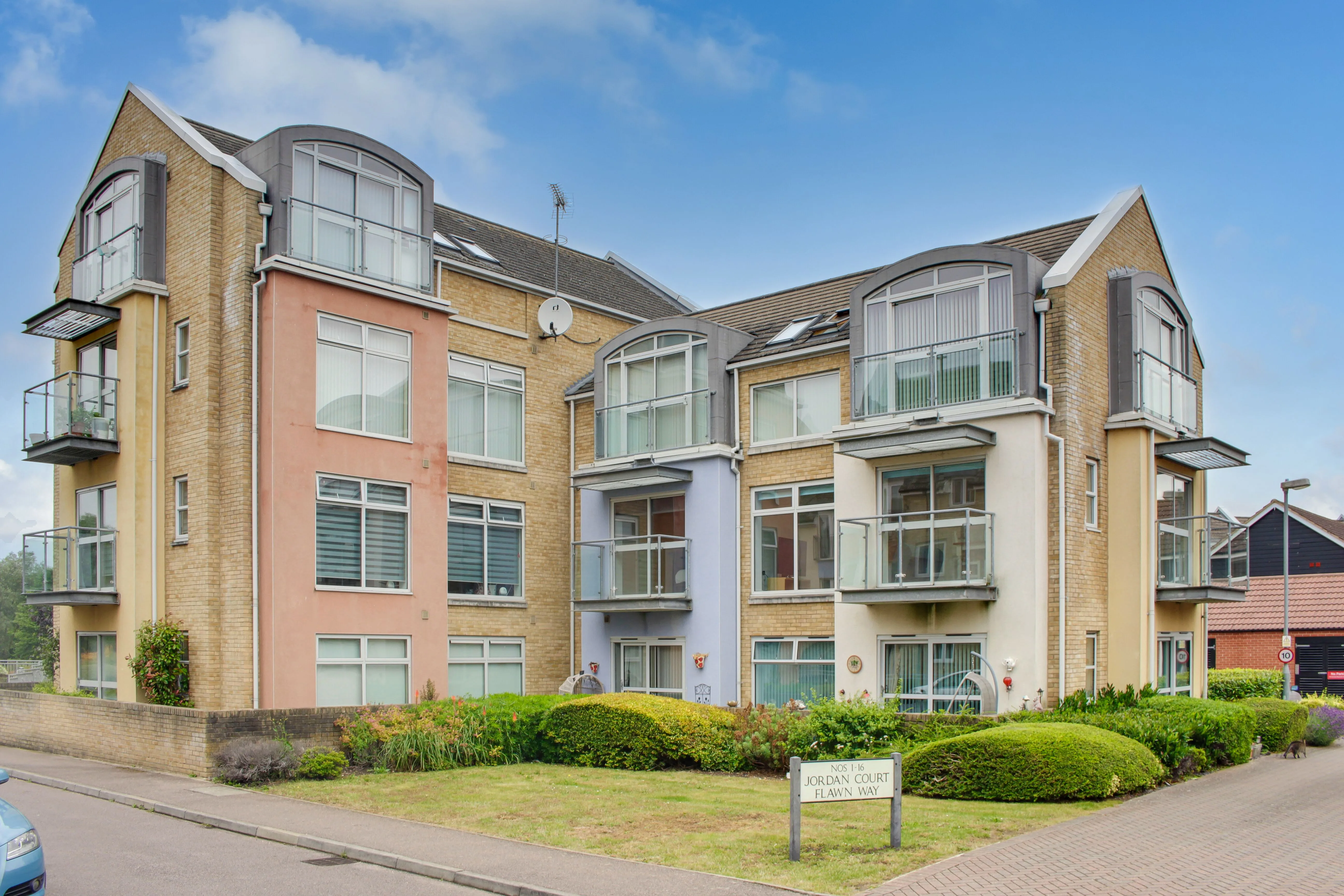 Flat Market Square in Huntingdonshire