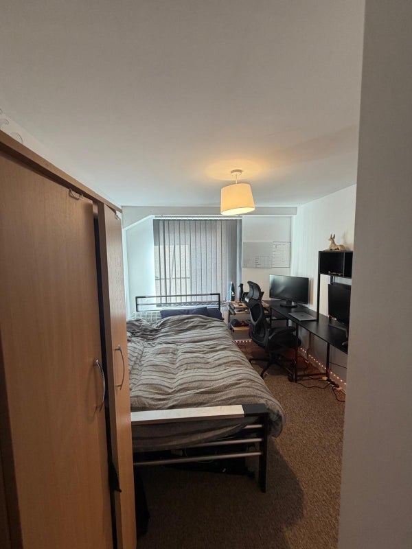 Room Kaber Court in Liverpool