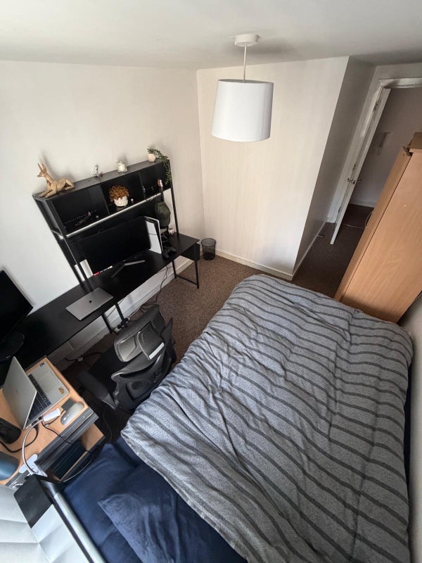Room Kaber Court in Liverpool