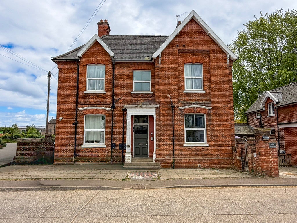 Flat St Mary's Square in West Suffolk