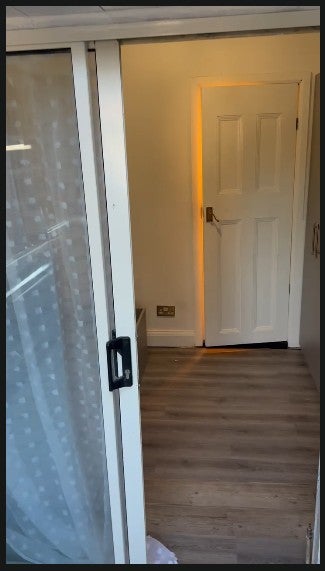 Flat Eton Avenue in Greater London