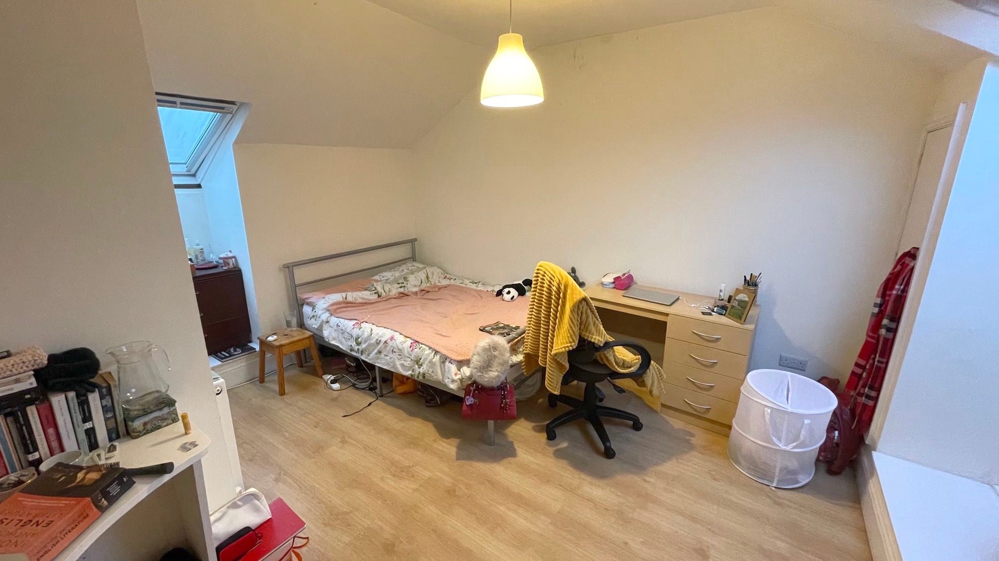 Room Parkers Road in Sheffield