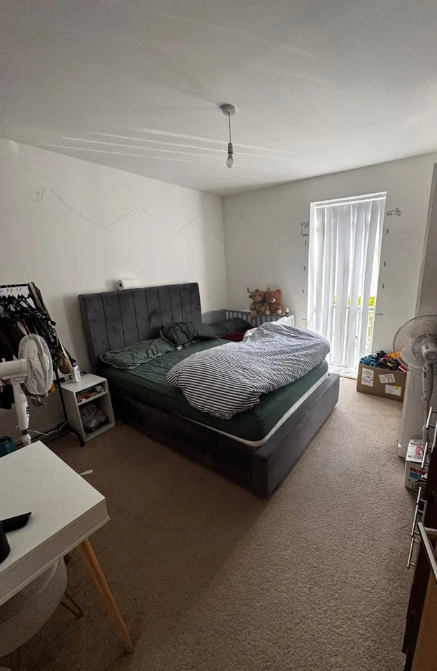 Room Handley Page Road in Greater London