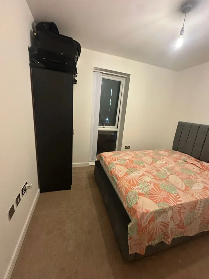 Room Handley Page Road in Greater London