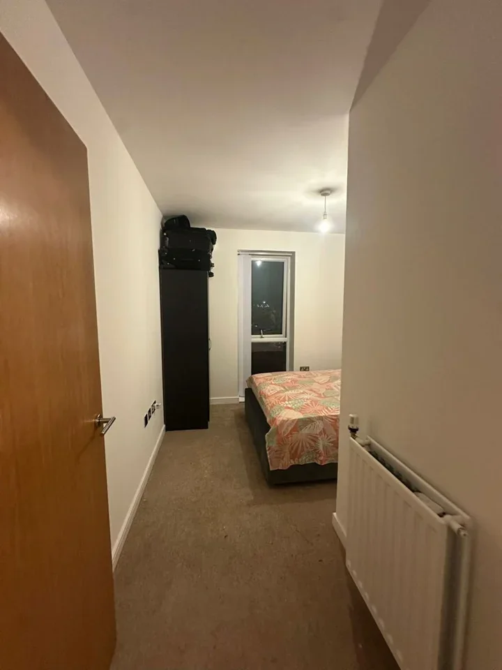 Room Handley Page Road in Greater London