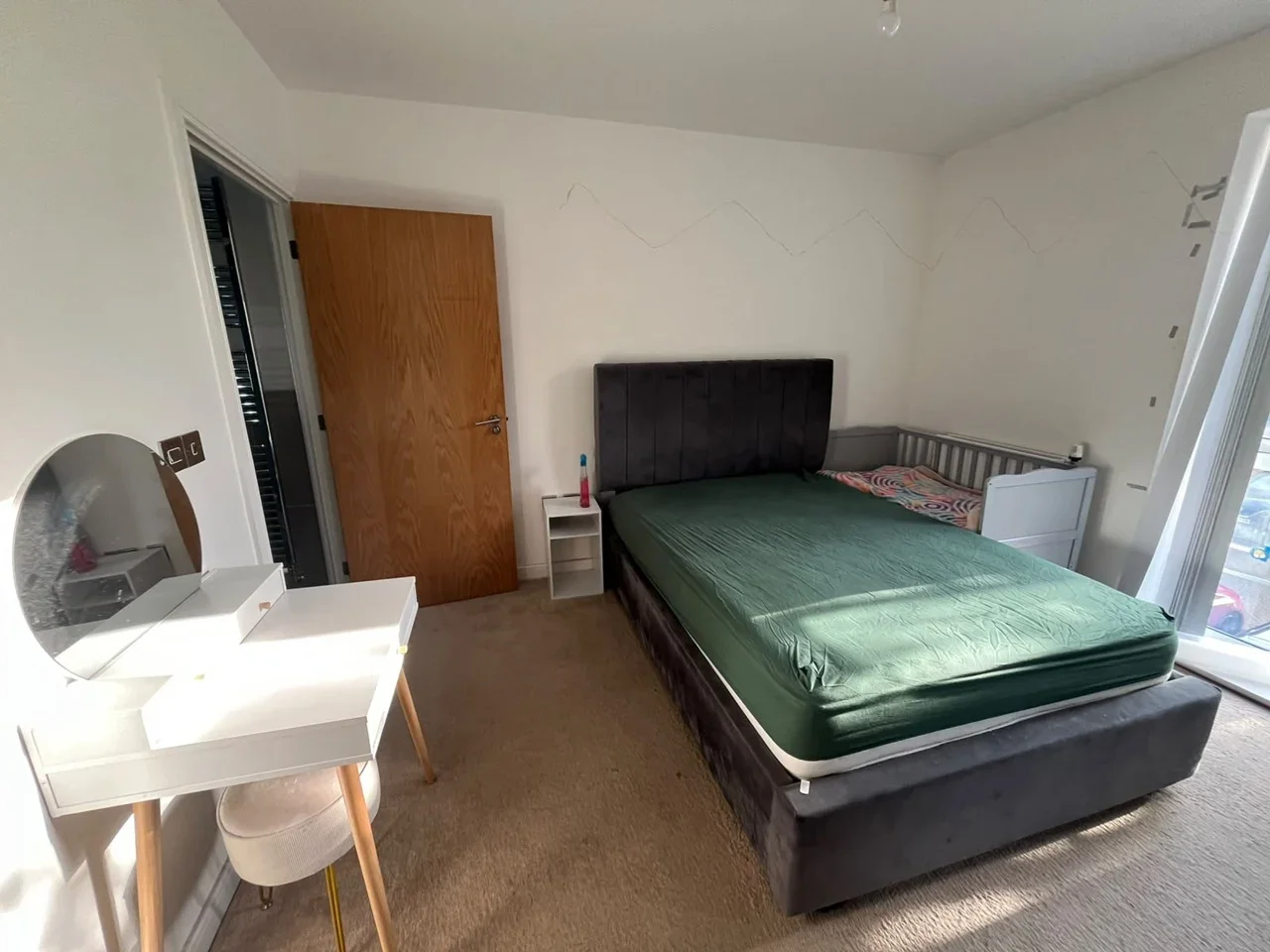 Room Handley Page Road in Greater London