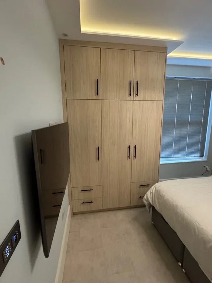 Flat Mount Nod Road in Greater London