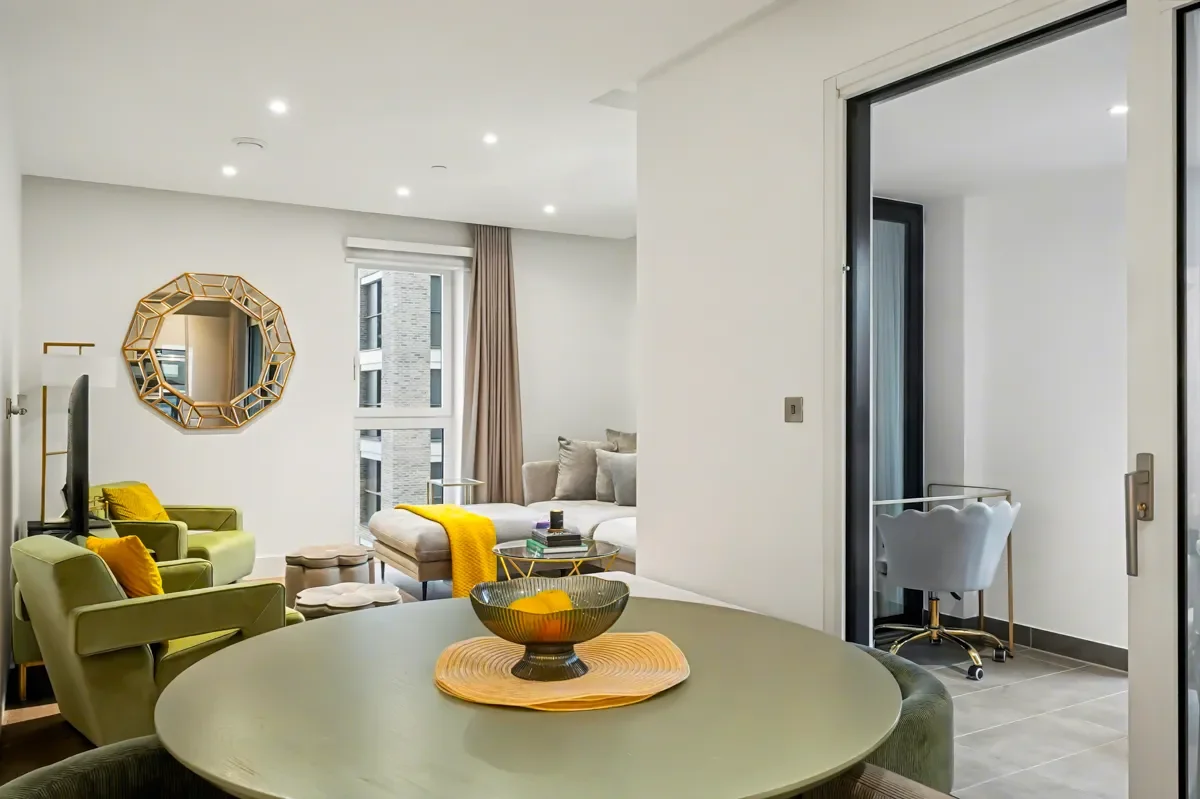 Flat New Drum Street in Greater London