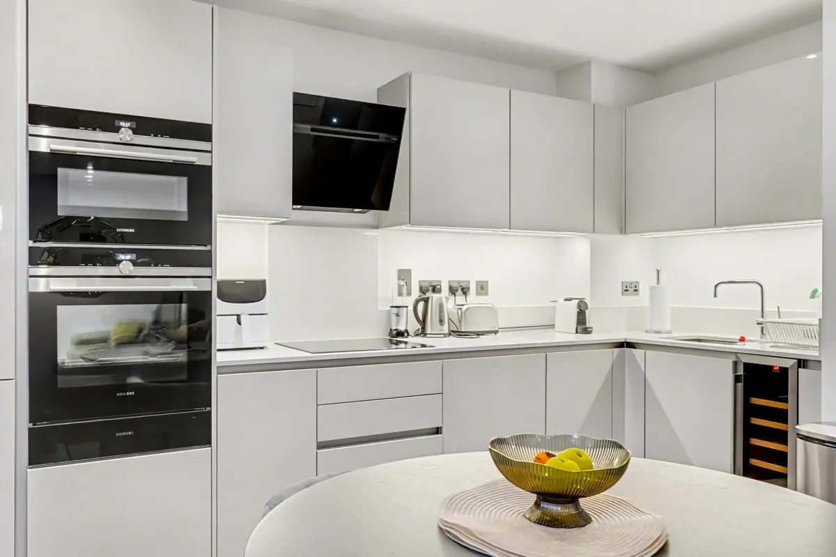 Flat New Drum Street in Greater London