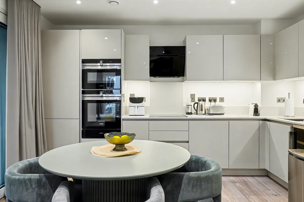 Flat New Drum Street in Greater London