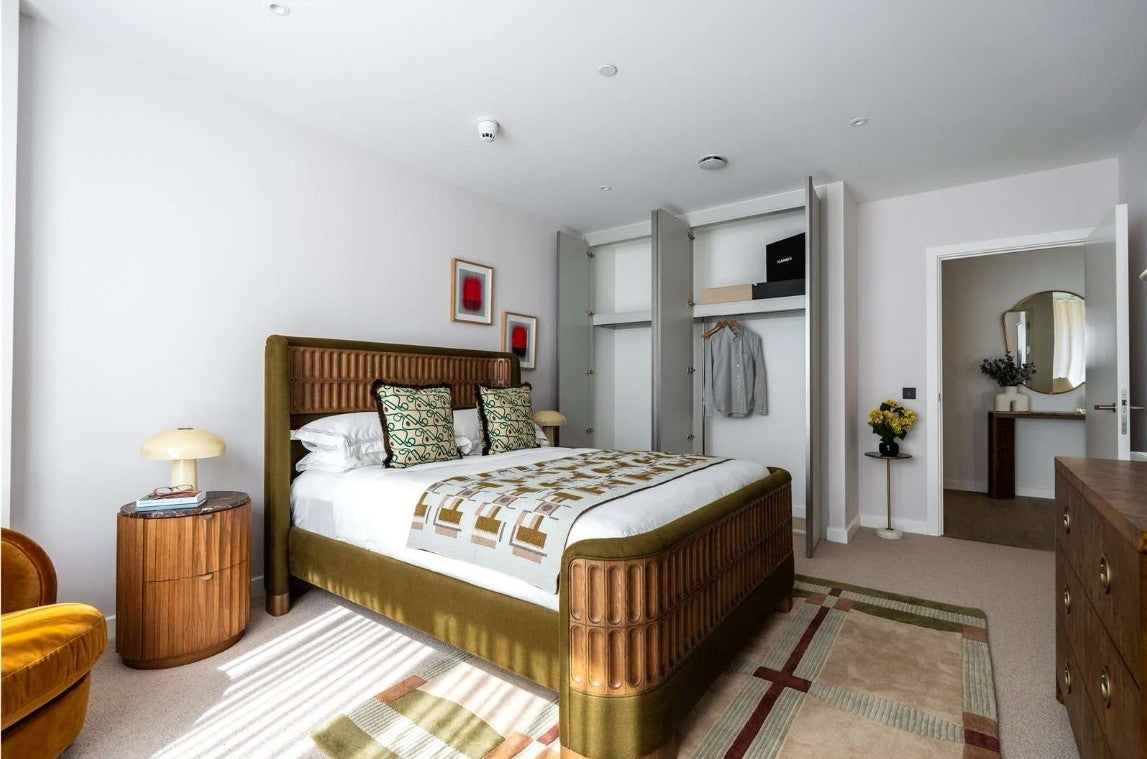 Flat Linver Road in Greater London
