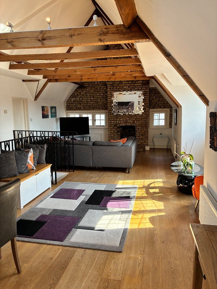 Flat Bennett Park in Greater London