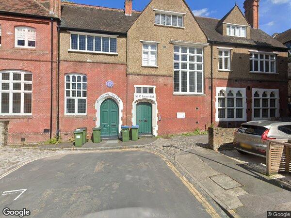 Flat Bennett Park in Greater London