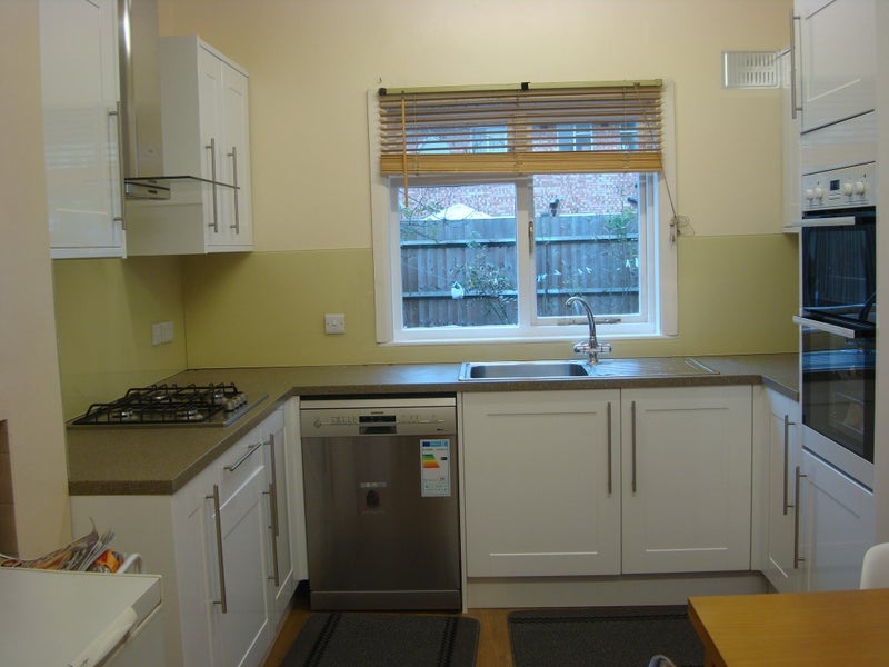 Room Gladstone Avenue in Greater London