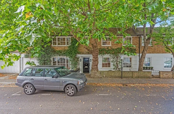 House St Alban's Grove in Greater London