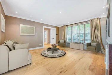 House St Alban's Grove in Greater London