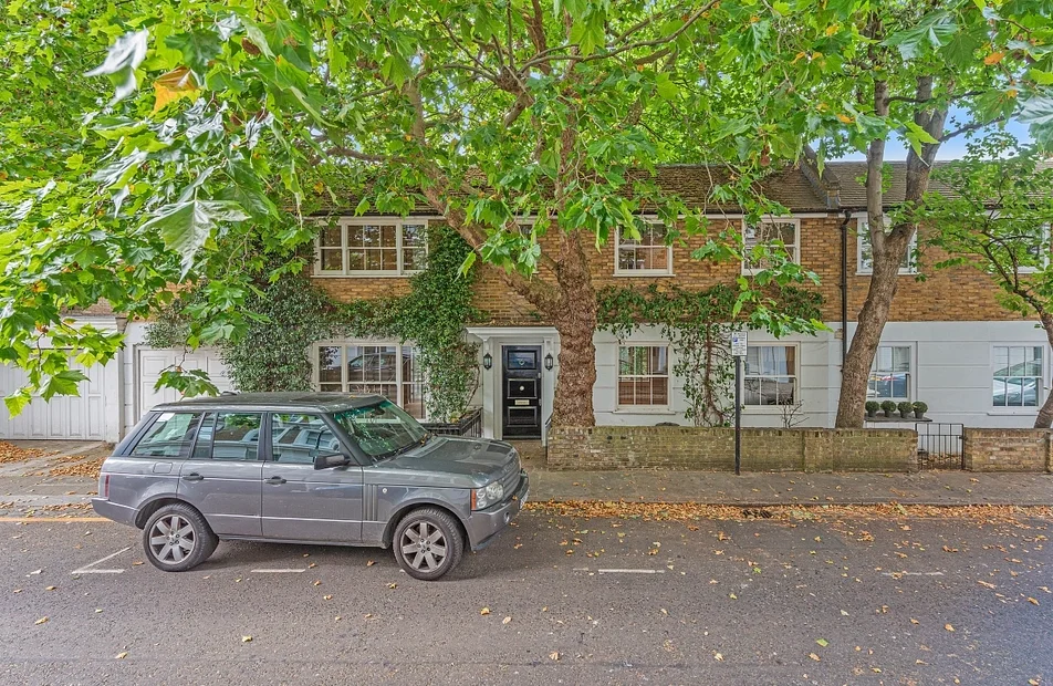 House St Alban's Grove in Greater London