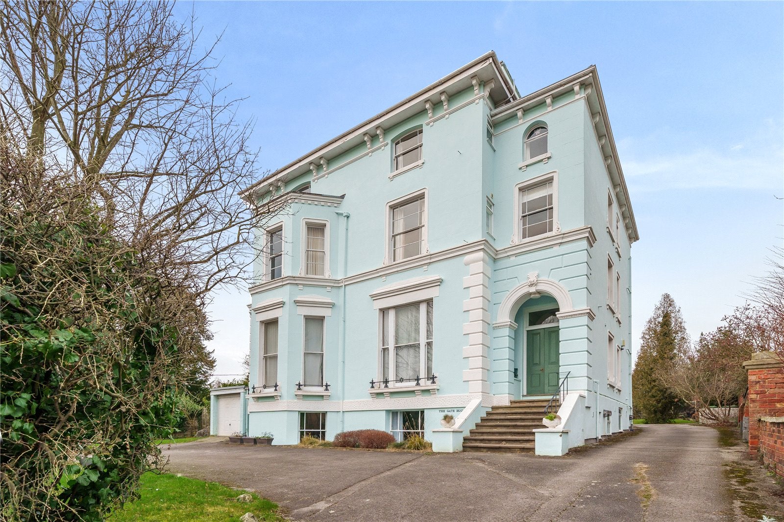 Flat East Approach Drive in Cheltenham