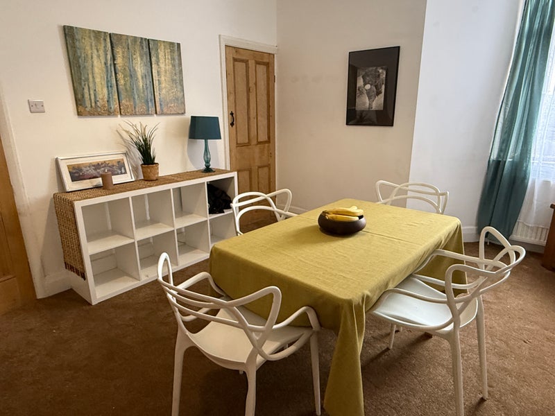 Room Gordon Road in Salford